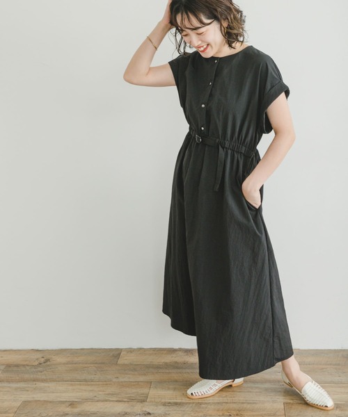 ITEMS URBANRESEARCH（アイテムズ アーバンリサーチ）の「ウェビングベルトナイロンワンピース（ワンピース・レディース・ブラック/モカ・FREE）」の2枚目の写真