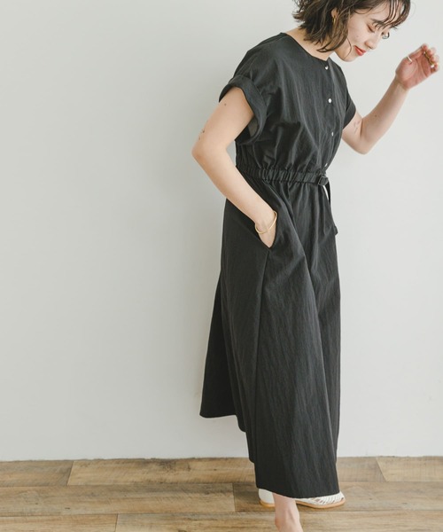 ITEMS URBANRESEARCH（アイテムズ アーバンリサーチ）の「ウェビングベルトナイロンワンピース（ワンピース・レディース・ブラック/モカ・FREE）」の5枚目の写真