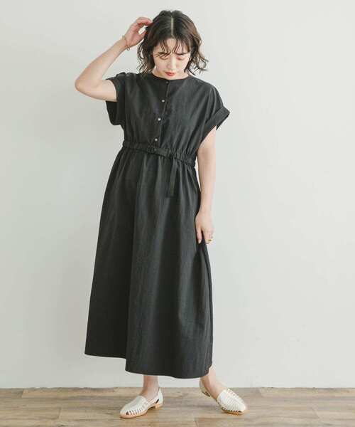 ITEMS URBANRESEARCH（アイテムズ アーバンリサーチ）の「ウェビングベルトナイロンワンピース（ワンピース・レディース・ブラック/モカ・FREE）」の6枚目の写真