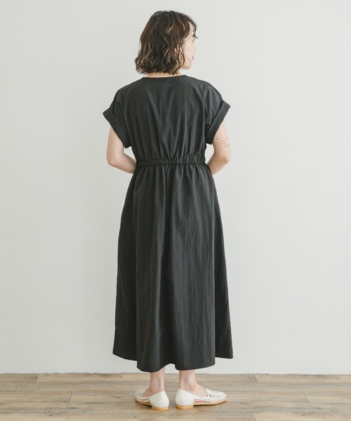 ITEMS URBANRESEARCH（アイテムズ アーバンリサーチ）の「ウェビングベルトナイロンワンピース（ワンピース・レディース・ブラック/モカ・FREE）」の9枚目の写真