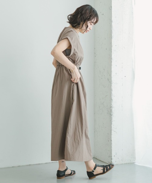 ITEMS URBANRESEARCH（アイテムズ アーバンリサーチ）の「ウェビングベルトナイロンワンピース（ワンピース・レディース・ブラック/モカ・FREE）」の16枚目の写真