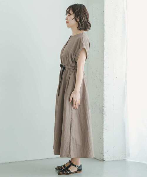 ITEMS URBANRESEARCH（アイテムズ アーバンリサーチ）の「ウェビングベルトナイロンワンピース（ワンピース・レディース・ブラック/モカ・FREE）」の18枚目の写真