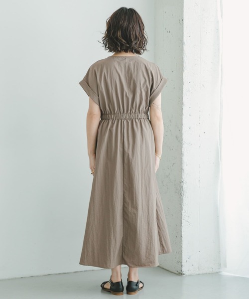 ITEMS URBANRESEARCH（アイテムズ アーバンリサーチ）の「ウェビングベルトナイロンワンピース（ワンピース・レディース・ブラック/モカ・FREE）」の19枚目の写真