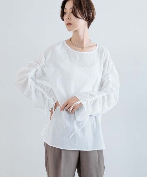 LEPSIM(レプシィム)の「袖シャーリングブラウス 961534(シャツ/ブラウス・レディース・ライトグリーン/オフホワイト/ブラック・FREE)」の14枚目の写真