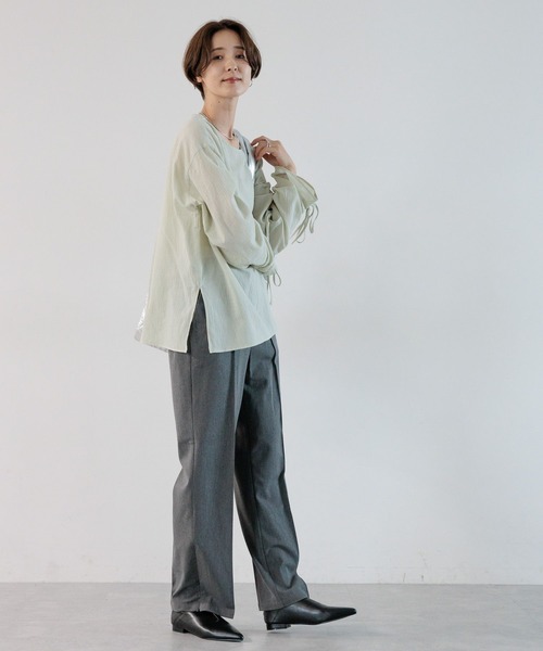 LEPSIM(レプシィム)の「袖シャーリングブラウス 961534(シャツ/ブラウス・レディース・ライトグリーン/オフホワイト/ブラック・FREE)」の10枚目の写真