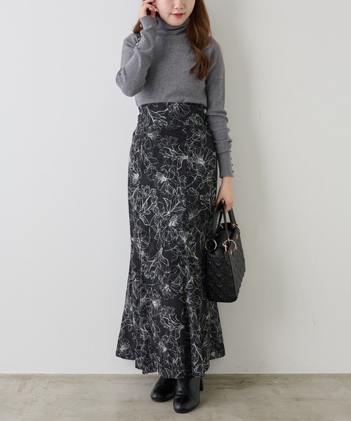 one after another NICE CLAUP(ワンアフターアナザーナイスクラップ)の「【ZOZO限定商品】新色追加/線画花柄ロングスカート(スカート・レディース・ブラック系/ベージュ系/アイボリー系・MEDIUM/LARGE)」の14枚目の写真