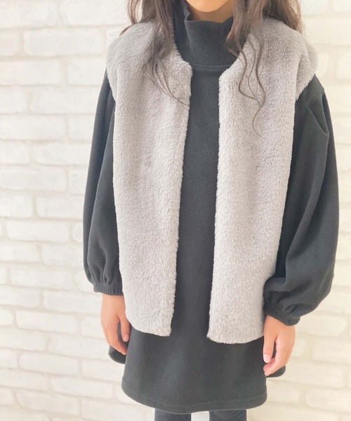 ZI-ON(ジーオン)の「フェイクファーベスト(ベスト・キッズ・グレー/ベージュ/アイボリー/スモークピンク/ブラック・120cm/130cm/140cm/150cm/160cm)」の4枚目の写真