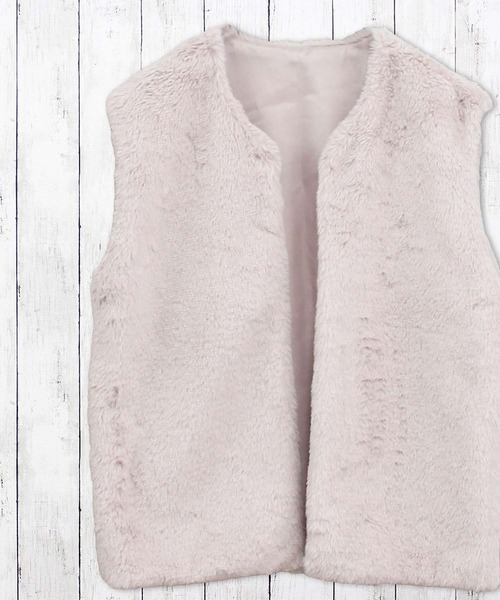 ZI-ON(ジーオン)の「フェイクファーベスト(ベスト・キッズ・グレー/ベージュ/アイボリー/スモークピンク/ブラック・120cm/130cm/140cm/150cm/160cm)」の9枚目の写真