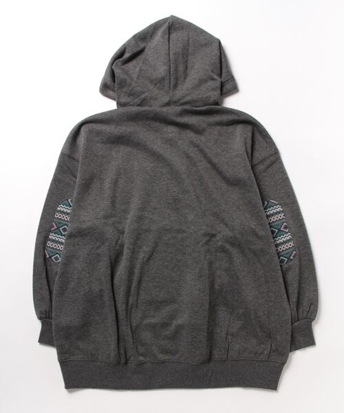 チチカカ（チチカカ）の「シャギーボアポカフーディーパッチプルオーバー（パーカー・レディース・チャコールグレー/オレンジ/ライトグレー・FREE）」の22枚目の写真