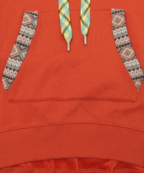 チチカカ（チチカカ）の「シャギーボアポカフーディーパッチプルオーバー（パーカー・レディース・チャコールグレー/オレンジ/ライトグレー・FREE）」の18枚目の写真