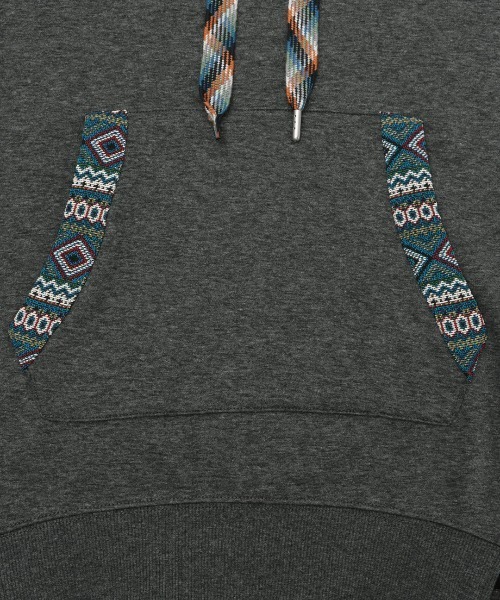 チチカカ（チチカカ）の「シャギーボアポカフーディーパッチプルオーバー（パーカー・レディース・チャコールグレー/オレンジ/ライトグレー・FREE）」の16枚目の写真