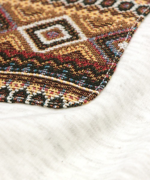 チチカカ（チチカカ）の「シャギーボアポカフーディーパッチプルオーバー（パーカー・レディース・チャコールグレー/オレンジ/ライトグレー・FREE）」の19枚目の写真