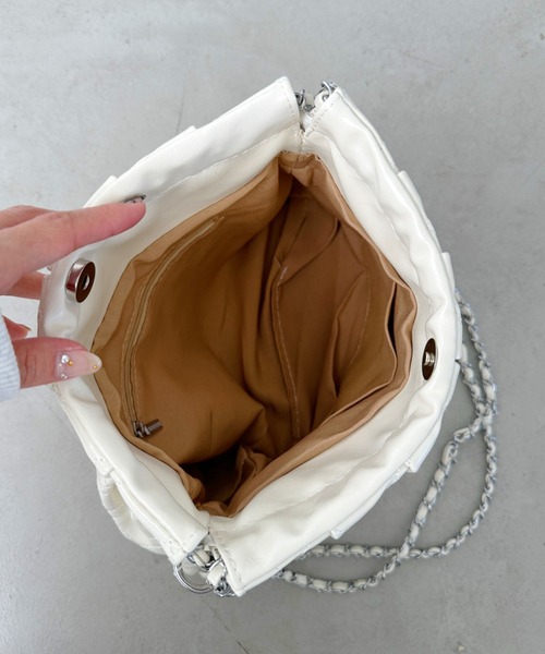 un+frame（アンフレーム）の「quilting chain shoulder bag／2WAYキルティングPUチェーンショルダーバッグ（ショルダーバッグ・レディース・ブラック/アイボリー/シルバー・FREE）」の17枚目の写真