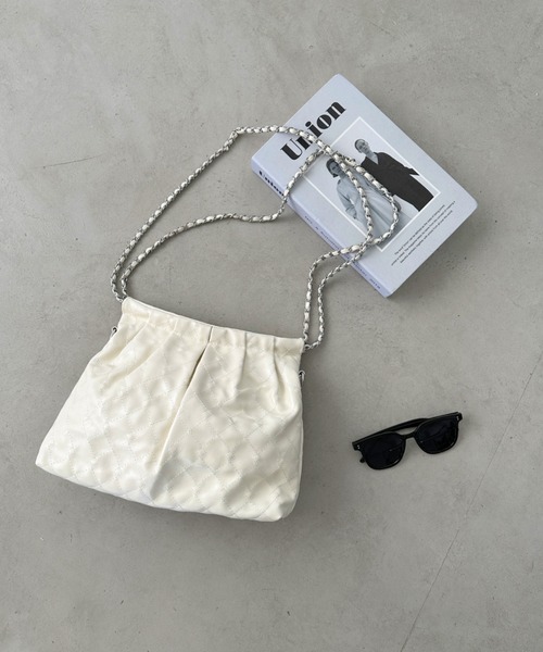 un+frame（アンフレーム）の「quilting chain shoulder bag／2WAYキルティングPUチェーンショルダーバッグ（ショルダーバッグ・レディース・ブラック/アイボリー/シルバー・FREE）」の5枚目の写真