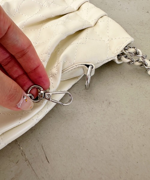 un+frame（アンフレーム）の「quilting chain shoulder bag／2WAYキルティングPUチェーンショルダーバッグ（ショルダーバッグ・レディース・ブラック/アイボリー/シルバー・FREE）」の19枚目の写真