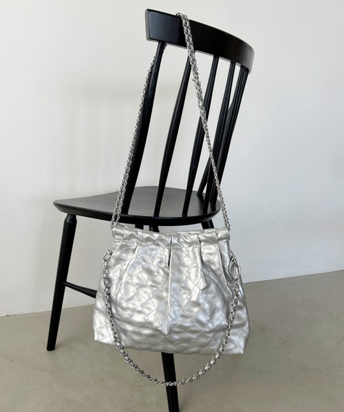 un+frame（アンフレーム）の「quilting chain shoulder bag／2WAYキルティングPUチェーンショルダーバッグ（ショルダーバッグ・レディース・ブラック/アイボリー/シルバー・FREE）」の7枚目の写真