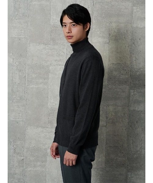 TRANS CONTINENTS(トランスコンチネンツ)の「TRANS CONTINENTS ファインゲージBIZニット カーディガン カーキ/ブラック/グレー/オレンジ/ネイビー(カーディガン/ボレロ・メンズ・ネイビー/ブラック/チャコールグレー/カーキ/オレンジ・M/L/LL)」の14枚目の写真