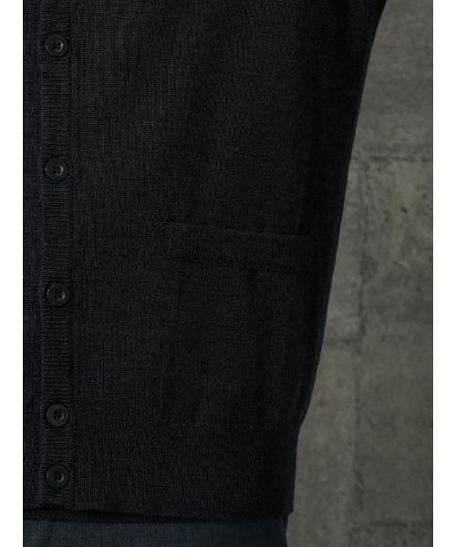 TRANS CONTINENTS(トランスコンチネンツ)の「TRANS CONTINENTS ファインゲージBIZニット カーディガン カーキ/ブラック/グレー/オレンジ/ネイビー(カーディガン/ボレロ・メンズ・ネイビー/ブラック/チャコールグレー/カーキ/オレンジ・M/L/LL)」の17枚目の写真