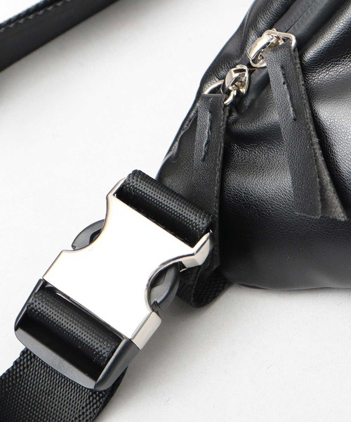 glabella（グラベラ）の「パデッド クッション PU ウエストバッグ（ボディバッグ/ウエストポーチ・メンズ・ブラック・FREE）」の6枚目の写真