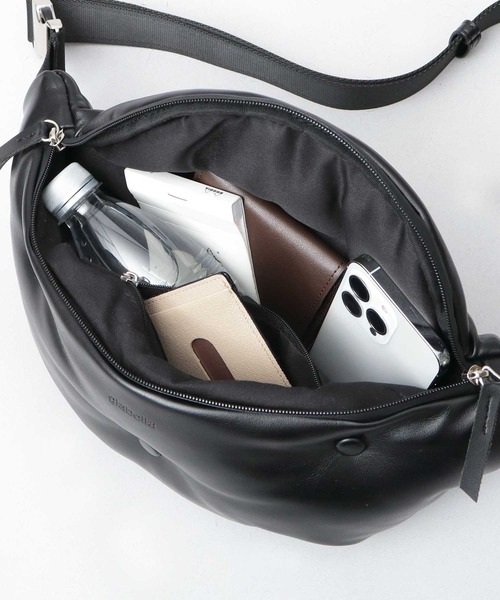 glabella（グラベラ）の「パデッド クッション PU ウエストバッグ（ボディバッグ/ウエストポーチ・メンズ・ブラック・FREE）」の7枚目の写真