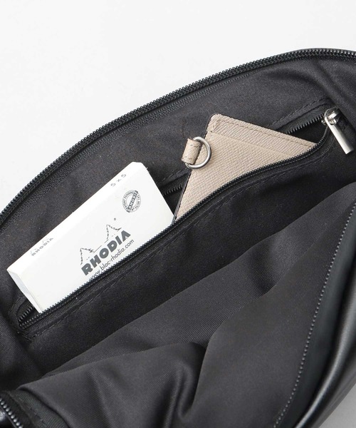 glabella（グラベラ）の「パデッド クッション PU ウエストバッグ（ボディバッグ/ウエストポーチ・メンズ・ブラック・FREE）」の9枚目の写真