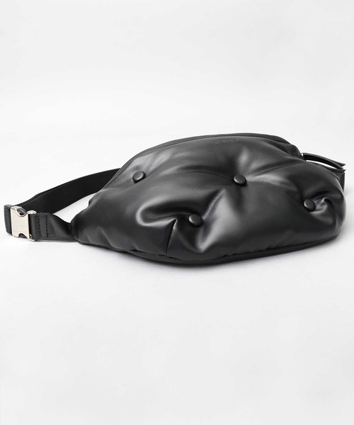 glabella（グラベラ）の「パデッド クッション PU ウエストバッグ（ボディバッグ/ウエストポーチ・メンズ・ブラック・FREE）」の17枚目の写真