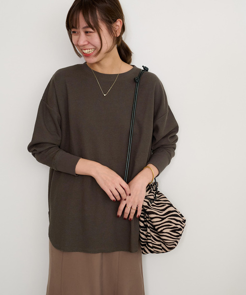 JOURNAL STANDARD relume(ジャーナルスタンダード レリューム)の「《追加7》TCワッフルオーバーサイズロングスリーブTシャツ(Tシャツ/カットソー・レディース・ホワイト系その他/ブラウン/モスグリーン/チャコールグレー/オートミール/ダークブルー・FREE)」の4枚目の写真