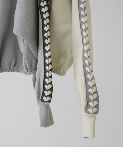 idem(イデム)の「heart line sailor cardigan/big襟ハートニットカーディガン(カーディガン/ボレロ・レディース・グレー/アイボリー・FREE)」の4枚目の写真