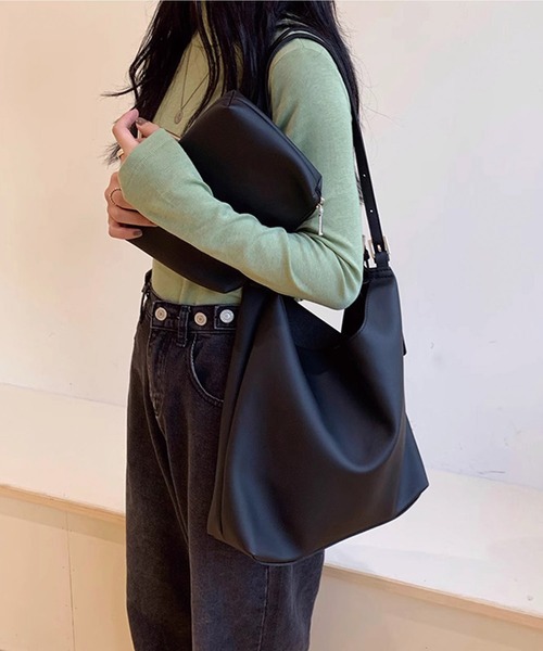 Dita Muaj.(ディータムアージュ)の「【A4対応】ダブルベルトシンプルトート ポーチ付き(ショルダーバッグ・レディース・アイボリー/ブラック・FREE)」の2枚目の写真