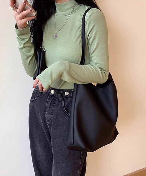 Dita Muaj.(ディータムアージュ)の「【A4対応】ダブルベルトシンプルトート ポーチ付き(ショルダーバッグ・レディース・アイボリー/ブラック・FREE)」の5枚目の写真