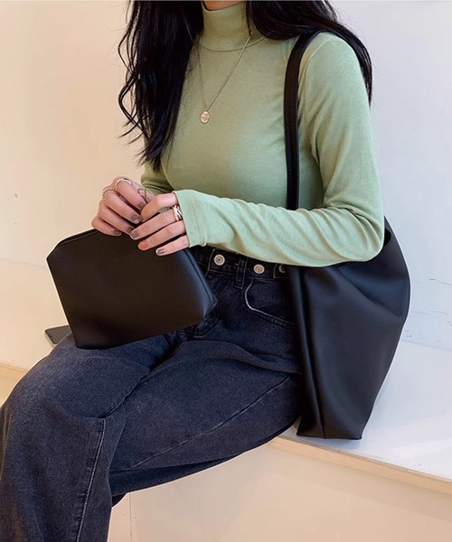 Dita Muaj.(ディータムアージュ)の「【A4対応】ダブルベルトシンプルトート ポーチ付き(ショルダーバッグ・レディース・アイボリー/ブラック・FREE)」の6枚目の写真