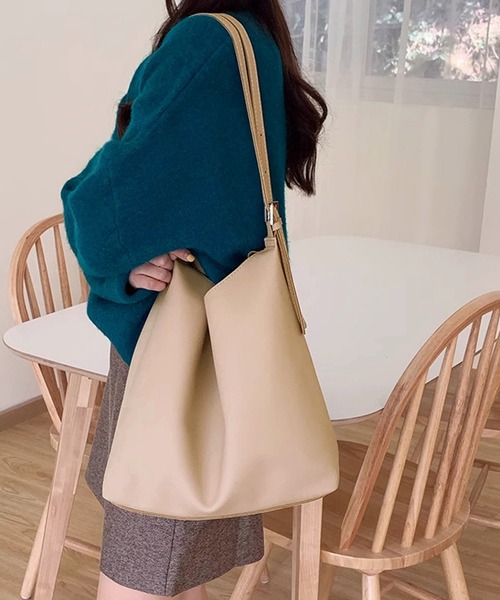 Dita Muaj.(ディータムアージュ)の「【A4対応】ダブルベルトシンプルトート ポーチ付き(ショルダーバッグ・レディース・アイボリー/ブラック・FREE)」の14枚目の写真