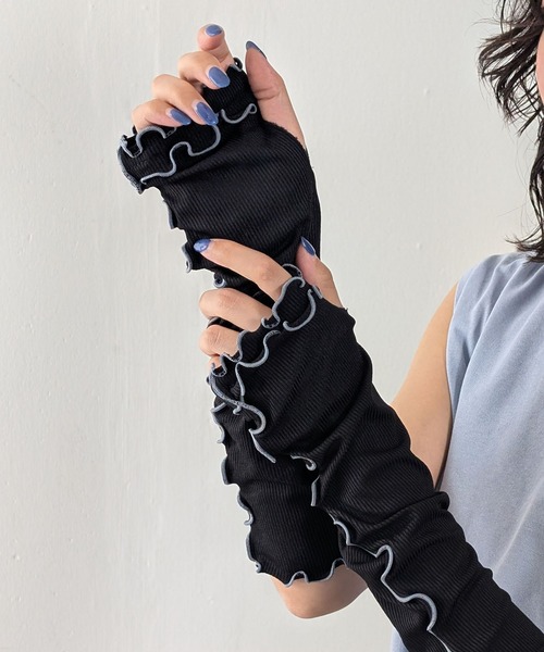 emesuelee(エメスーリー)の「冷感リブ生地UV手袋 40cm 45cm(アームカバー・レディース・ブルー/ブラック/ライトグレー/グレー系1/ブラック系1/ブルー系1・フリー)」の4枚目の写真