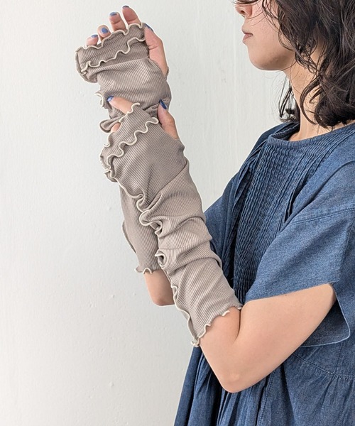 emesuelee(エメスーリー)の「冷感リブ生地UV手袋 40cm 45cm(アームカバー・レディース・ブルー/ブラック/ライトグレー/グレー系1/ブラック系1/ブルー系1・フリー)」の5枚目の写真