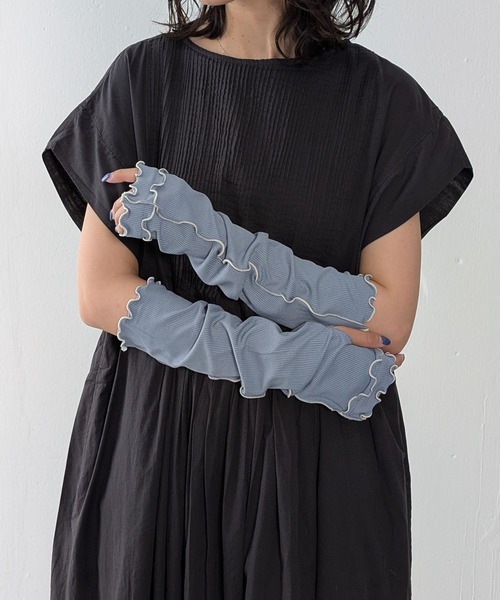 emesuelee(エメスーリー)の「冷感リブ生地UV手袋 40cm 45cm(アームカバー・レディース・ブルー/ブラック/ライトグレー/グレー系1/ブラック系1/ブルー系1・フリー)」の19枚目の写真