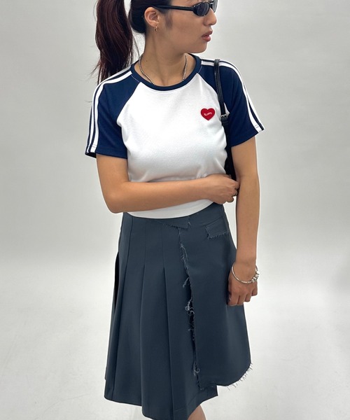 WHO'S WHO gallery(フーズフーギャラリー)の「【SLOPPY/スロッピー】ハートラインTEE(Tシャツ/カットソー・レディース・グレー/オフホワイト/ブラック/レッド/ネイビー/レッド系その他/ブラック系その他/ブルー系その他/カーキ・FREE)」の8枚目の写真