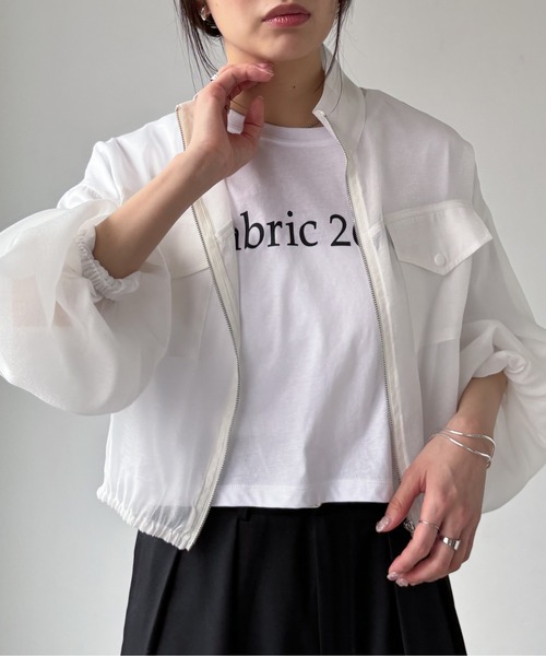 EPIMI E'PIMMY（エピミエピミー）の「ショート丈シアースタンドブルゾン（シャツ/ブラウス・レディース・オフホワイト/チャコールグレー/ブルー/ピンクベージュ・MEDIUM）」の21枚目の写真