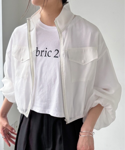 EPIMI E'PIMMY（エピミエピミー）の「ショート丈シアースタンドブルゾン（シャツ/ブラウス・レディース・オフホワイト/チャコールグレー/ブルー/ピンクベージュ・MEDIUM）」の20枚目の写真