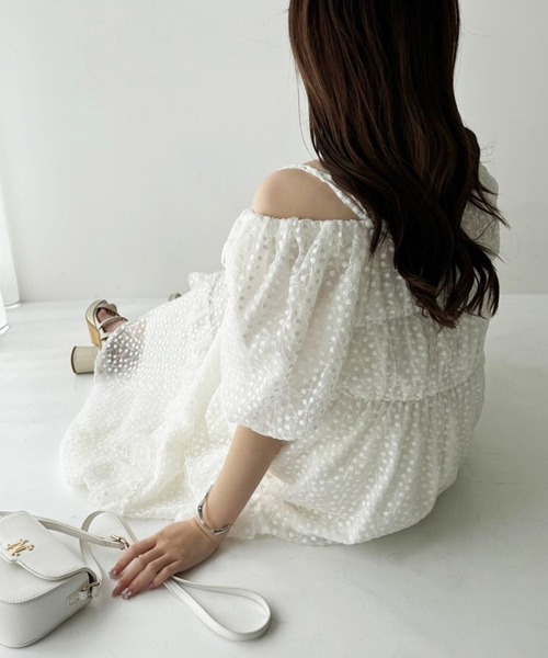 one after another NICE CLAUP（ワンアフターアナザーナイスクラップ）の「フリルティアードワンピース（ワンピース・レディース・オフホワイト/サックスブルー・FREE）」の6枚目の写真