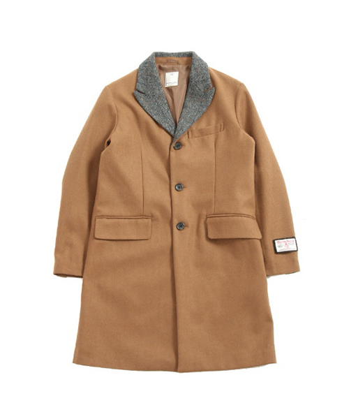 SEVENDAYS=SUNDAY(セブンデイズサンデイ)の「HARRISSツカイ チェスターコート(ピーコート・メンズ・キャメル/ネイビー/チャコールグレー・MEDIUM/SMALL/LARGE)」の1枚目の写真