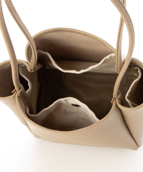 cache cache(カシュ カシュ)の「カシュカシュ cachecache / シュリンク合皮ワンハンドル手提げ(トートバッグ・レディース・ブラック/アイボリー/シルバー/ライトグリーン/ベージュ系その他・FREE)」の17枚目の写真
