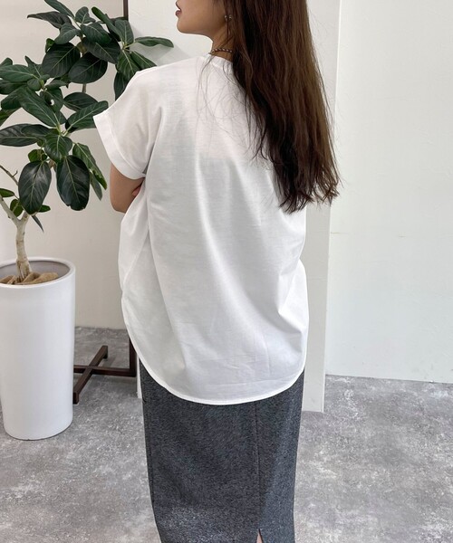 fredy emue(フレディエミュ)の「シルケット袖ロールロゴTシャツ(Tシャツ/カットソー・レディース・カーキ/チャコールグレー/オフホワイト/ベージュ・38)」の10枚目の写真