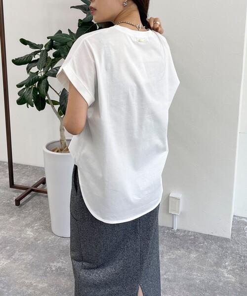 fredy emue(フレディエミュ)の「シルケット袖ロールロゴTシャツ(Tシャツ/カットソー・レディース・カーキ/チャコールグレー/オフホワイト/ベージュ・38)」の11枚目の写真