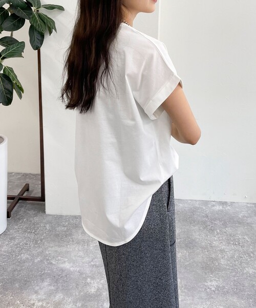 fredy emue(フレディエミュ)の「シルケット袖ロールロゴTシャツ(Tシャツ/カットソー・レディース・カーキ/チャコールグレー/オフホワイト/ベージュ・38)」の12枚目の写真