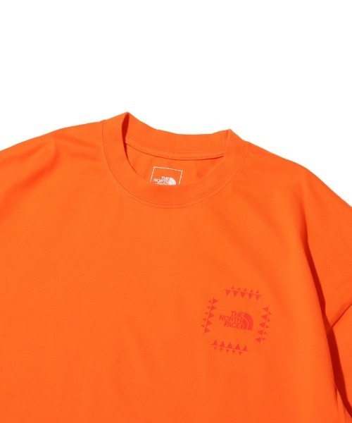 THE NORTH FACE(ザノースフェイス)の「THE NORTH FACE S/S Retro Bandana Logo Tee / ザ・ノース・フェイス ショート スリーブ レトロ バンダナ ロゴ ティー(Tシャツ/カットソー・メンズ・ネイビー/ブラック/オレンジ/ホワイト・XL/L/M/S/XXL)」の12枚目の写真