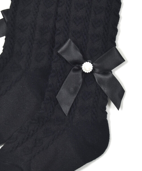 BeBe Petits Pois Vert（ベベプチポワヴェール）の「リボン付きハート柄ハイソックス(17~24cm)（ソックス/靴下・キッズ・ブラック/オフホワイト・M/L）」の4枚目の写真