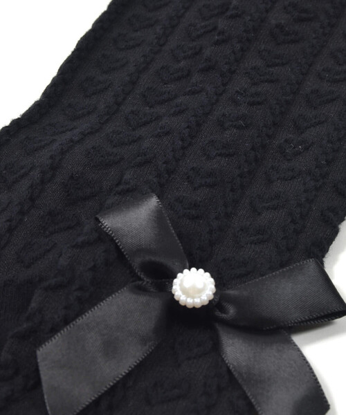 BeBe Petits Pois Vert（ベベプチポワヴェール）の「リボン付きハート柄ハイソックス(17~24cm)（ソックス/靴下・キッズ・ブラック/オフホワイト・M/L）」の7枚目の写真