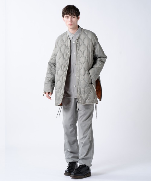 TAION（タイオン）の「【TAION(タイオン)】〈ユニセックス〉ミリタリー M65 ライナーWジップ ダウンジャケット-ソフトシェル（ダウンジャケット/コート・メンズ・ブラック/オフホワイト/ブラック系6/ダークネイビー/オリーブ/ダークグリーン系/グレイッシュベージュ/ダークオリーブ/ダークパープル/ダークグリーン/ドット・XL/M/L/S/XS/2XL）」の20枚目の写真