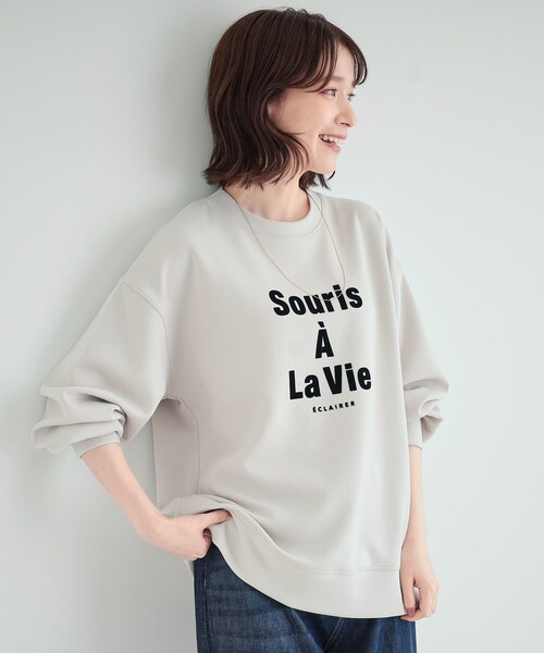 DRESKIP（ドレスキップ）の「◆【S-LL】もちさら フロッキーロゴプリントスウェット（スウェット・レディース・ベージュ/ライトグレー/レンガ/チャコールグレー・01/02/03/04）」の3枚目の写真