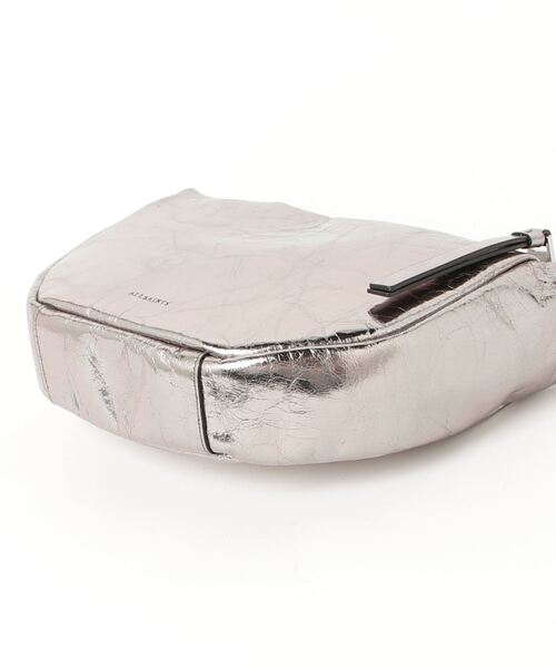 ALLSAINTS（オールセインツ）の「MADEA MINI CHAIN STRAP LEATHER BAG | MADEA ミニ チェーン ストラップ レザー バッグ（ショルダーバッグ・レディース・ガンメタ・ONE SIZE）」の7枚目の写真